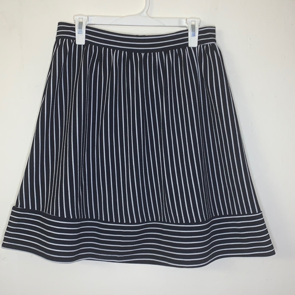 Cute blue/white striped skirt 💙